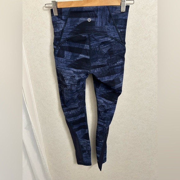 Lululemon Train Times 7/8 Pant size 4 - Picture 8 of 8